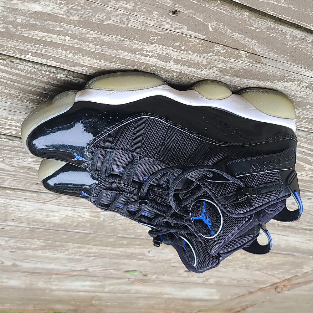 Air Jordan 6 size 9 Men's black/blue used but still in very good condition.